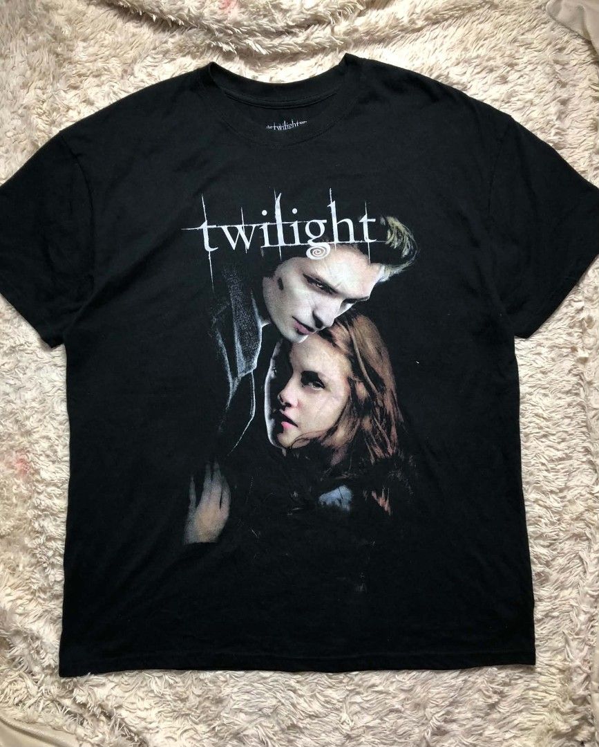 Twilight Movie promo tee (Category: Tshirts & Polo Shirts ) located in Manila. Submitted by truecat.00a53a (Listing ID 1467374298, Image 1). Description: size xl ( rare size ) dual tag excellent condition no flaws.