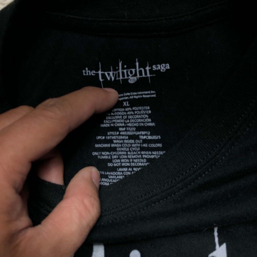 Twilight Movie promo tee (Category: Tshirts & Polo Shirts ) located in Manila. Submitted by truecat.00a53a (Listing ID 1467374298, Image 3). Description: size xl ( rare size ) dual tag excellent condition no flaws.