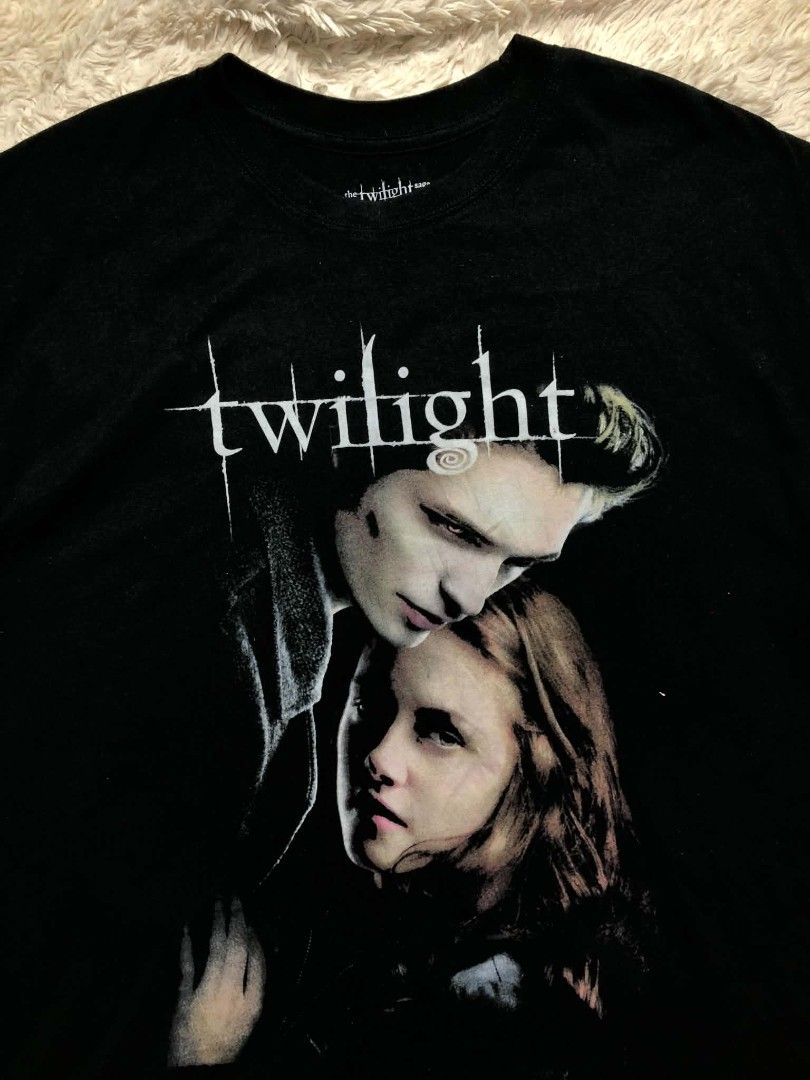 Twilight Movie promo tee (Category: Tshirts & Polo Shirts ) located in Manila. Submitted by truecat.00a53a (Listing ID 1467374298, Image 2). Description: size xl ( rare size ) dual tag excellent condition no flaws.