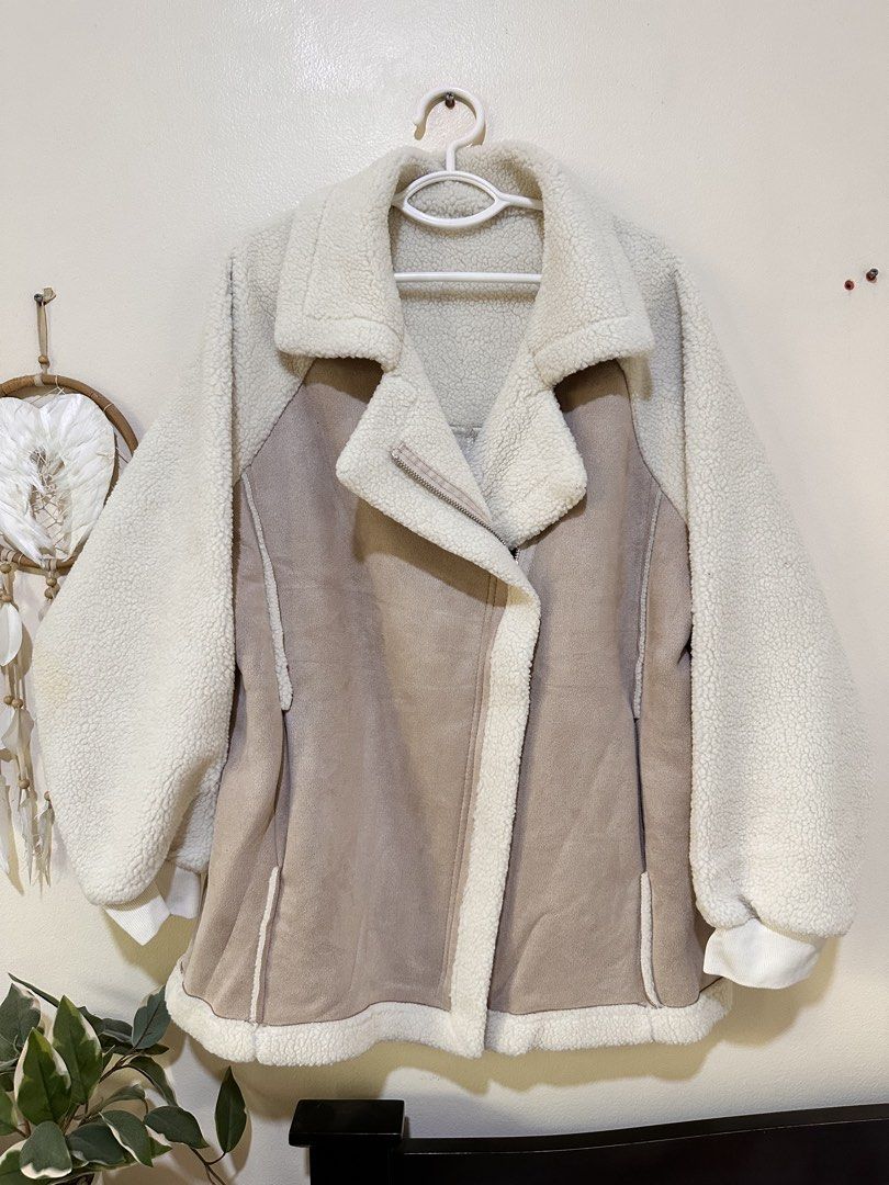 Two tone premium suede and sherpa winter jacket (Category: Coats, Jackets and Outerwear) located in Manila. Submitted by eltums (Listing ID 1467427813, Image 3). Description: Good for autumn/winter weather Small stains on the inside size: L to XL .