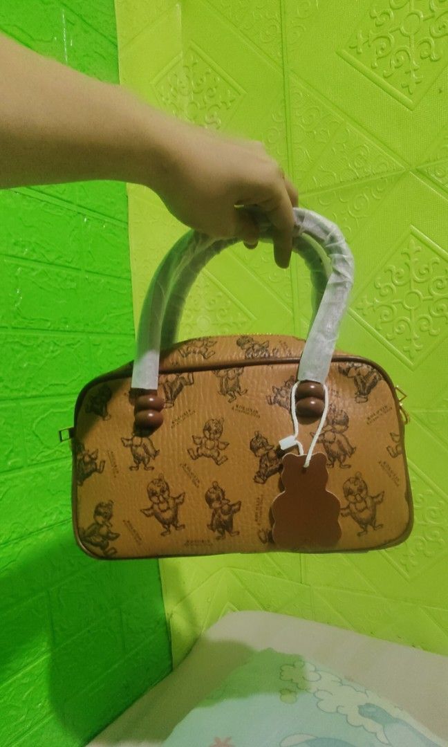 two way bag (Category: Cross-body Bags) located in Las Pinas. Submitted by anne01515 (Listing ID 1467386004, Image 1). Description: koloxin brand, leather material, meduim size kasya cellphone,long wallet,payong. spacious pwde kili bag long handle. makapal pag kakaleather pwde pang regalo..