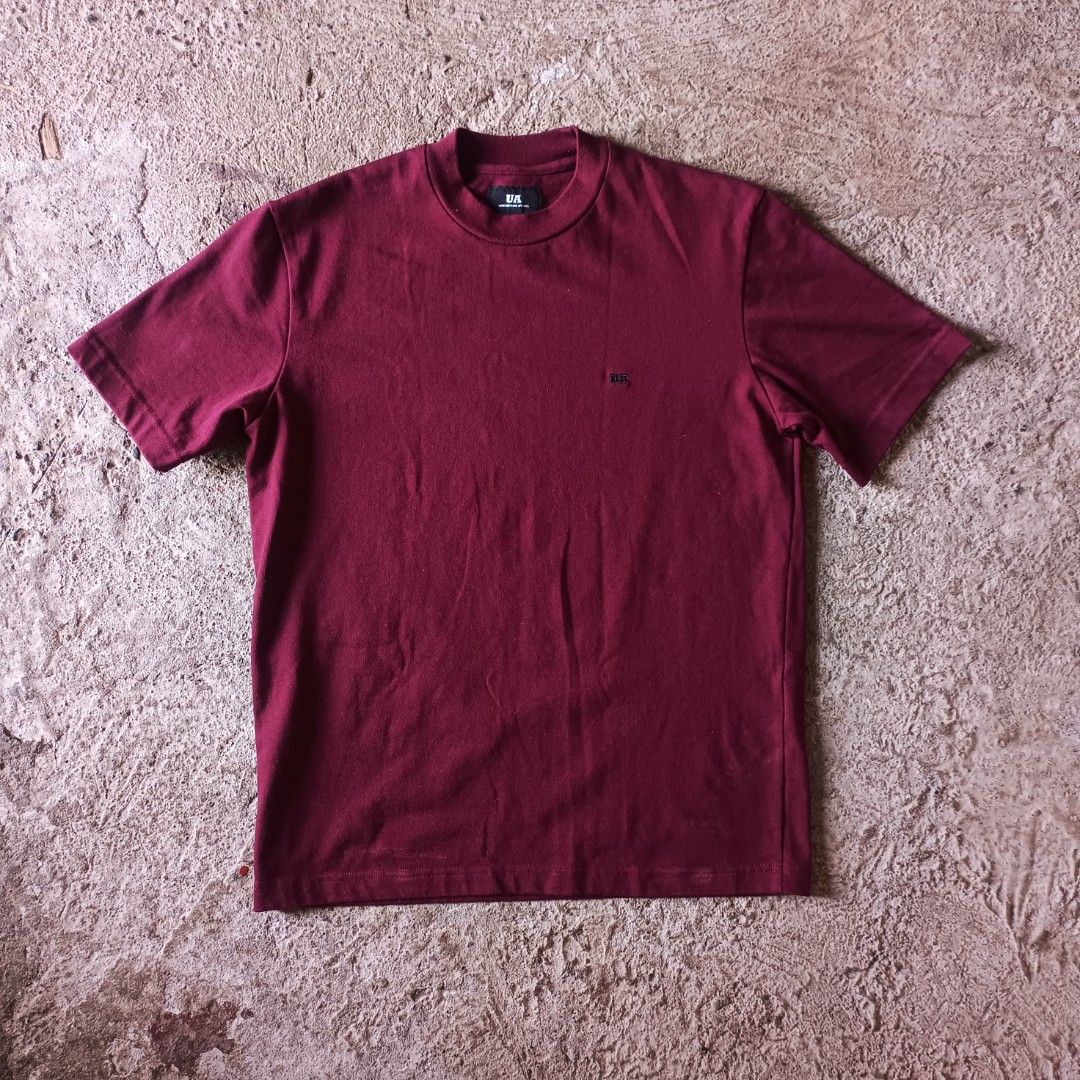 UA Maroon Short Sleeve T-Shirt (Category: Tshirts & Polo Shirts ) located in Davao. Submitted by jadebrian140596 (Listing ID 1467518221, Image 1). Description: - Brand: UA - Color: Maroon - Material: Soft cotton - Fit: Relaxed fit, standard sizing - Details: Crew neck, small embroidered chest logo patch, solid back - Style: Great basic tee for casual daily wear.