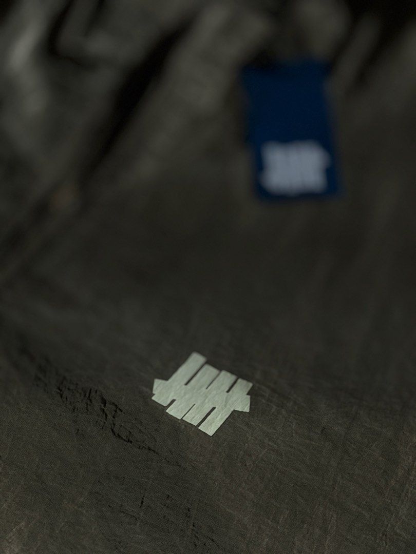 Undefeated Half Zip windbreaker Polo (Category: Tshirts & Polo Shirts ) located in Manila. Submitted by localstreetwear (Listing ID 1467430468, Image 2). Description: Undefeated Half Zip windbreaker Polo Brand New 1800 Medium 24x26 Antipolo City Sf shoulder by the buyer.