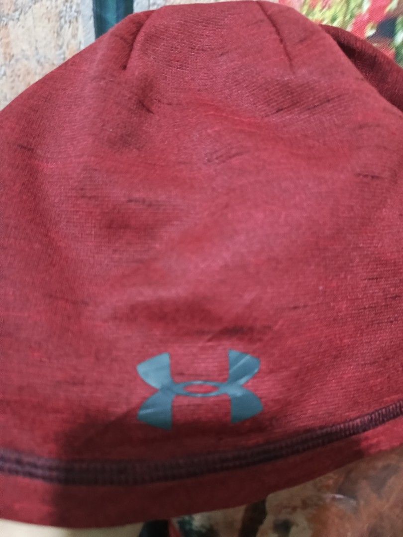 Under armour bennie maroon (Category: Caps & Hats) located in Caloocan City. Submitted by shsgoods (Listing ID 1467378921, Image 2). Description: location: Karuhatan Valenzuela City.