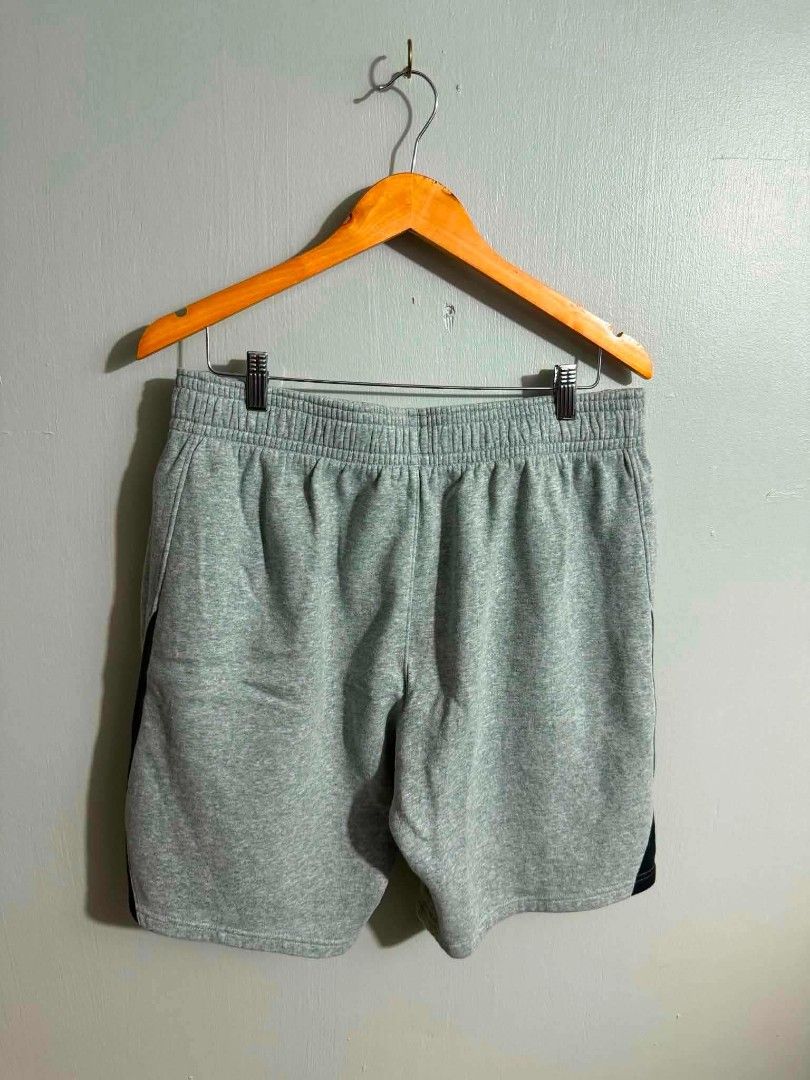 Under Armour Curry Fleece Shorts (Category: Shorts) located in Caloocan City. Submitted by collectorschoice_ (Listing ID 1467540001, Image 2). Description: Product Description: 📏Waist: 16, 📏Lenght: 19 📌Color rate: 9.5/10 📌Condition: 9/10 📌Issue: ❌❌❌ 📌Last price: 550 Free shipping thru Jnt 📍All items are personal, washed and ready to wear.
