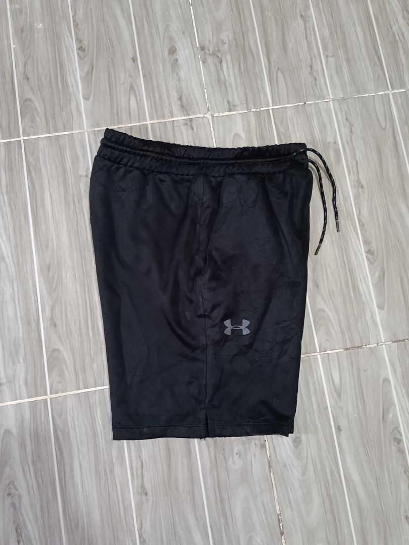 UNDER ARMOUR DRIFIT SHORT (freeshipping) (Category: Activewear) located in Quezon City. Submitted by gyl-stop (Listing ID 1467529304, Image 2). Description: free shipping 26-30 x 17.5 excellent condi cr: 9.8/10 issue: cut wash tag.