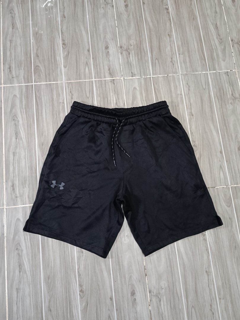 UNDER ARMOUR DRIFIT SHORT (freeshipping) (Category: Activewear) located in Quezon City. Submitted by gyl-stop (Listing ID 1467529304, Image 1). Description: free shipping 26-30 x 17.5 excellent condi cr: 9.8/10 issue: cut wash tag.