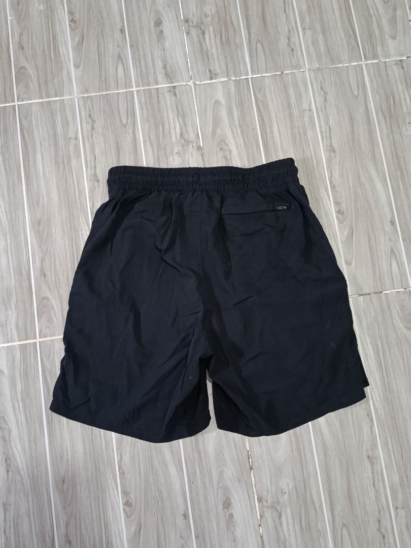 UNDER ARMOUR HEATGEAR DRIFIT SHORT (freeshipping) (Category: Activewear) located in Quezon City. Submitted by gyl-stop (Listing ID 1467529827, Image 2). Description: free shipping 24-28 x 17 very good condi cr: 9.5/10 issue: medyo fade na logo.