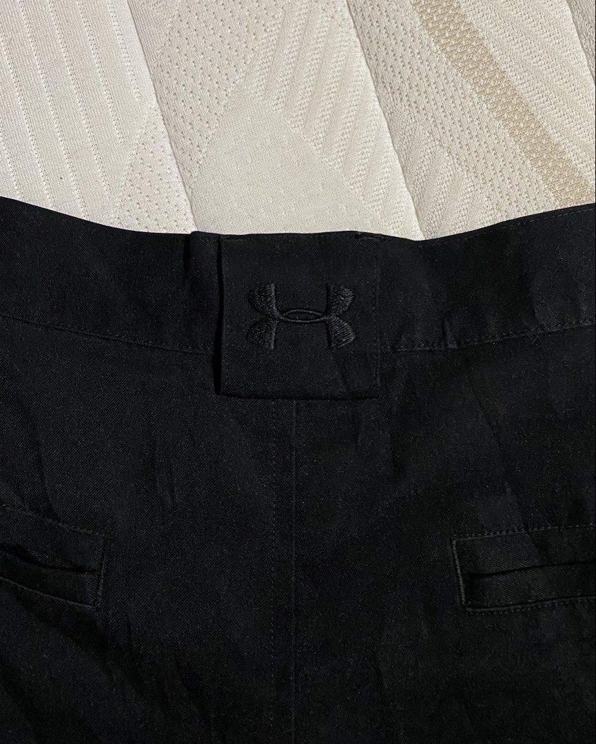 Under Armour men's athletic shorts (Category: Shorts) located in Cebu City. Submitted by patspickph (Listing ID 1467473053, Image 3). Description: This is a black Under Armour men's athletic shorts featuring an embroidered Under Armour logo tab at the center-back waistband. W34-35 L20.5👍No issue Excellent Condition👌.