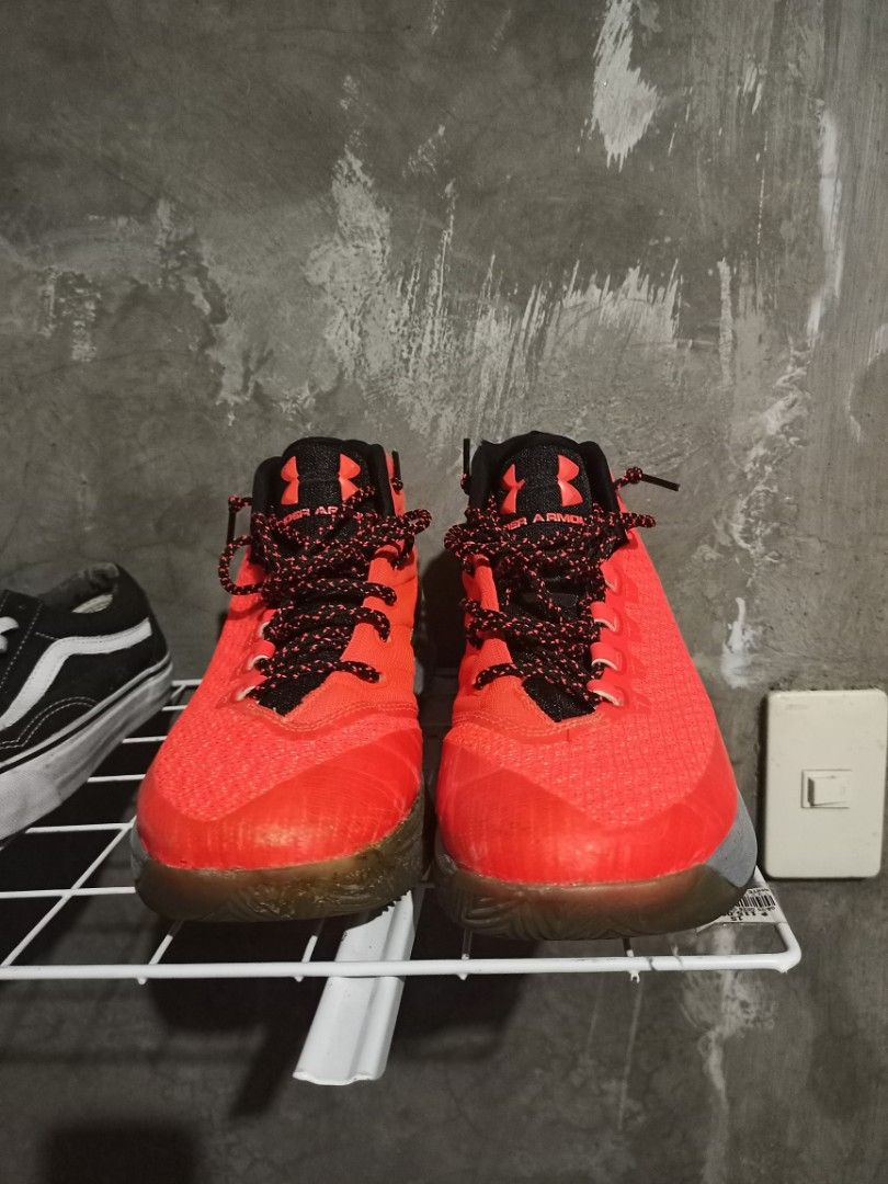 Under Armour Stephen Curry (Category: Sneakers) located in Mabalacat. Submitted by hasashoe (Listing ID 1467549884, Image 3). Description: SIZE ON PIC EXCELLENT CONDITION GOOD WORKING PERFORMANCE Wear and Go.