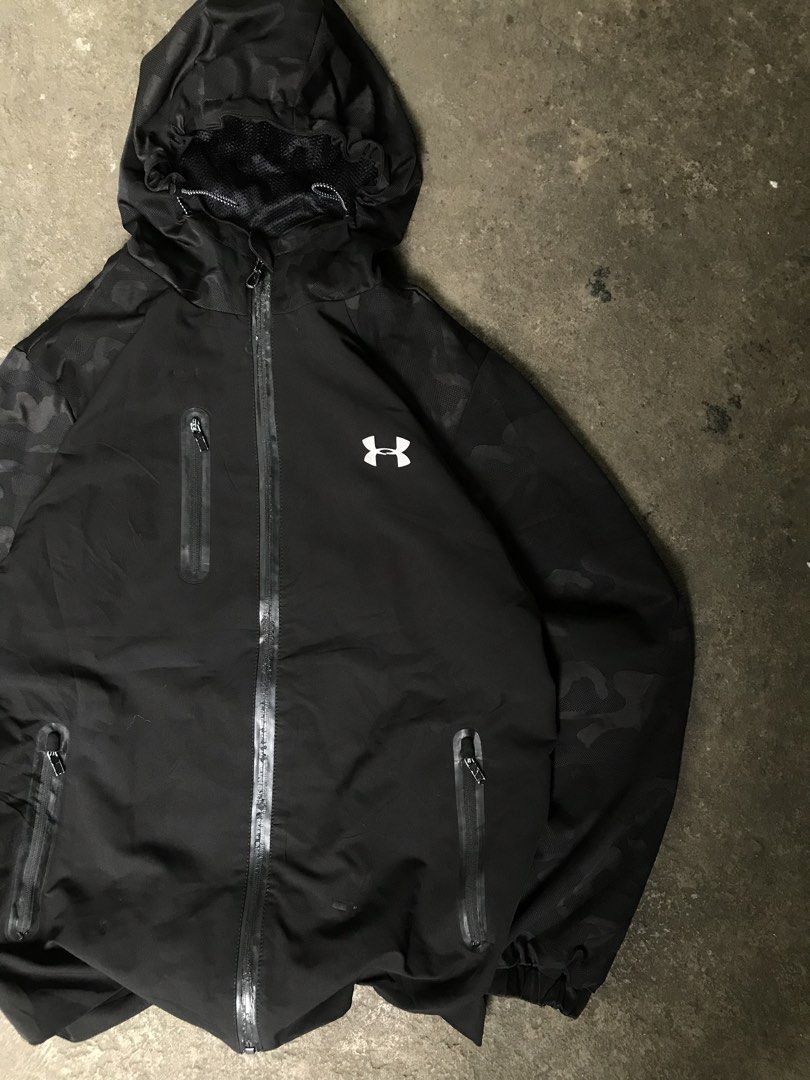 Under Armour WindB Jacket (Category: Coats, Jackets and Outerwear) located in Iriga City. Submitted by thrift_dshph (Listing ID 1467500161, Image 2). Description: U der Armour Camou Sleeve WindB Jacket Size: Large (23x27.5) Colorate: 9.2/10 Condition: 9.2/10 Complete tags.