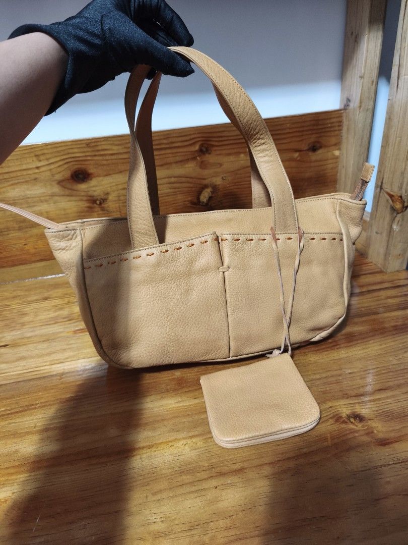 Ungaro bag and wallet (Category: Tote Bags) located in Baguio. Submitted by queenlyne_vintage_rare_finds (Listing ID 1467467268, Image 2). Description: .