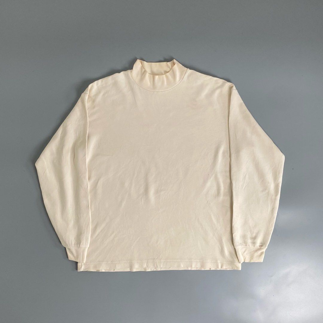 UNIQLO 👟 | Cream White Long-Sleeve Mock Neck Pullover (Category: Coats, Jackets and Outerwear) located in Bulacan. Submitted by orc.ph (Listing ID 1467471543, Image 1). Description: UNIQLO 👟 | Cream White Long-Sleeve Mock Neck Pullover Material Used: 95% Cotton 5% Polyester -Cream White -Long-Sleeve -Mock Neck -Casual -Ribbed Cuffs -Drop Shoulder ‎-Size: XL -Width: 24” ‎-Length: 26” ‎ ‎Used Condition. Minor Visible Flaws. ISSUE: Subtle Washable