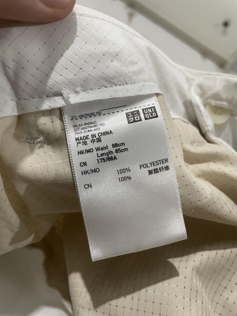 Uniqlo Ankle Pants (Category: Trousers) located in Caloocan City. Submitted by lorenz.alberttt (Listing ID 1467513783, Image 3). Description: Uniqlo Ankle Pants L:38 W:88cm Leg op:9 *needs wash .