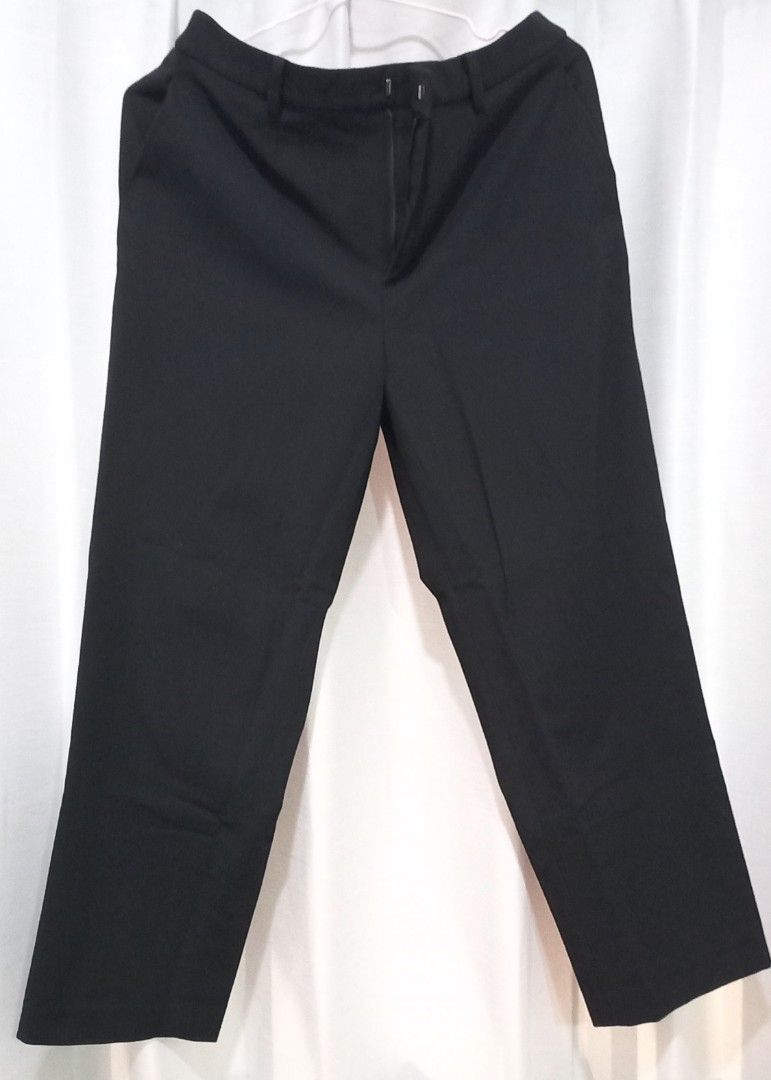 Uniqlo ankle pants large (Category: Other Bottoms) located in Quezon City. Submitted by fruitspunchsamurai14 (Listing ID 1467412981, Image 1). Description: large.