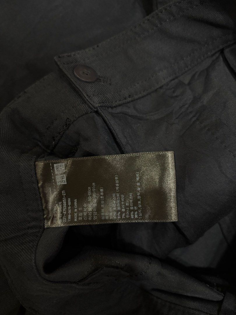 Uniqlo Barrel Leg Pants (Category: Jeans) located in Iligan City. Submitted by thrift4dayz (Listing ID 1467451448, Image 3). Description: Size: Small - Fits 25”-26” Almost brand new condition.