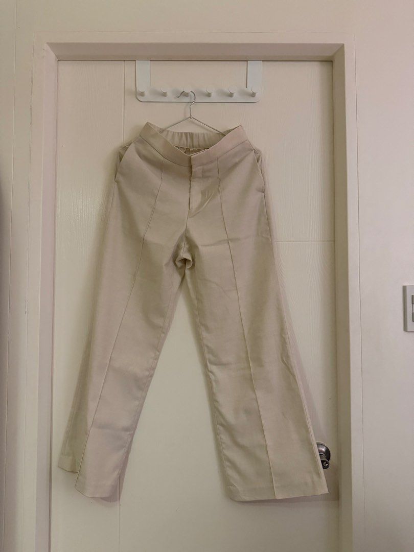 Uniqlo Beige Straight Cut Trouser (Category: Jeans) located in Mandaluyong City. Submitted by beyfinds (Listing ID 1467557836, Image 1). Description: Clean center crease, structured waistband, and side pockets. Excellent quality!.