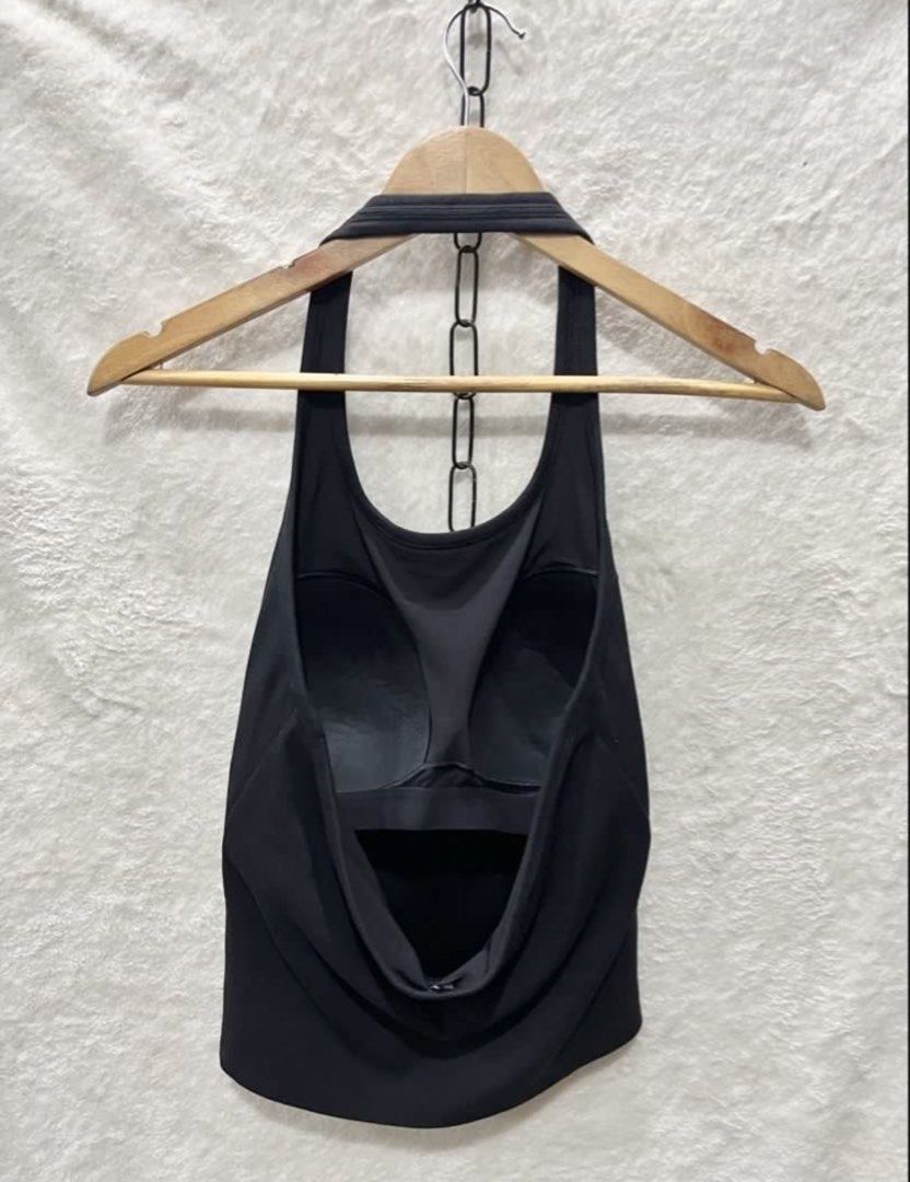 Uniqlo Black Halter Top (padded) (Category: Sleeveless) located in San Pedro. Submitted by clothingbyklar (Listing ID 1467426413, Image 3). Description: Better fit for those with a bigger bust size! I’m cup A and let’s just say mahangin haha L on tag; like new!!!.