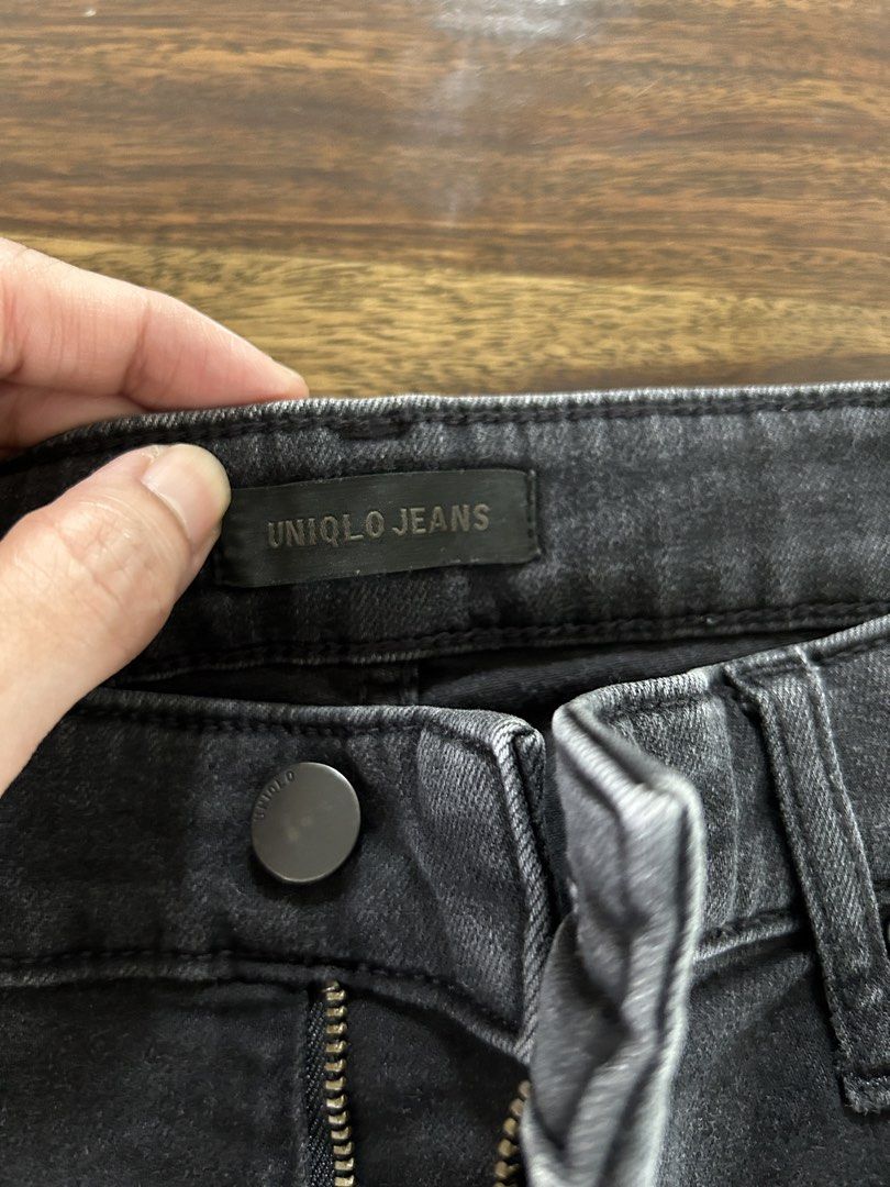 Uniqlo Black Jeans (Category: Jeans) located in Muntinlupa City. Submitted by manikascloset (Listing ID 1467392852, Image 2). Description: Send offer but no low balling Fits waist 28-29 Skinny black jeans New, washed and stored only RFS: wrong size.