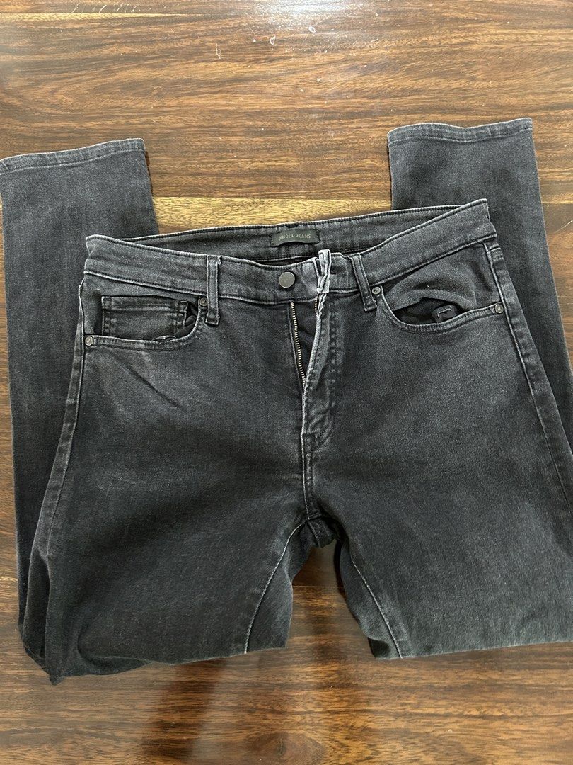 Uniqlo Black Jeans (Category: Jeans) located in Muntinlupa City. Submitted by manikascloset (Listing ID 1467392852, Image 1). Description: Send offer but no low balling Fits waist 28-29 Skinny black jeans New, washed and stored only RFS: wrong size.