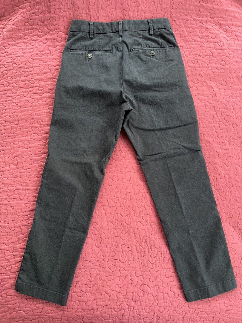 Uniqlo Chino Pants (Category: Chinos) located in Calamba. Submitted by lglm07 (Listing ID 1467481453, Image 2). Description: Uniqlo Slim fit chino pants - Navy blue Product code: 321-463918 Waist size: 29 (73cm) Length: 33 inches Rise: 10 inches Inseam: 25 inches Hips: 17 inches Thigh: 10 inches Condition: 9/10 Php 350 .