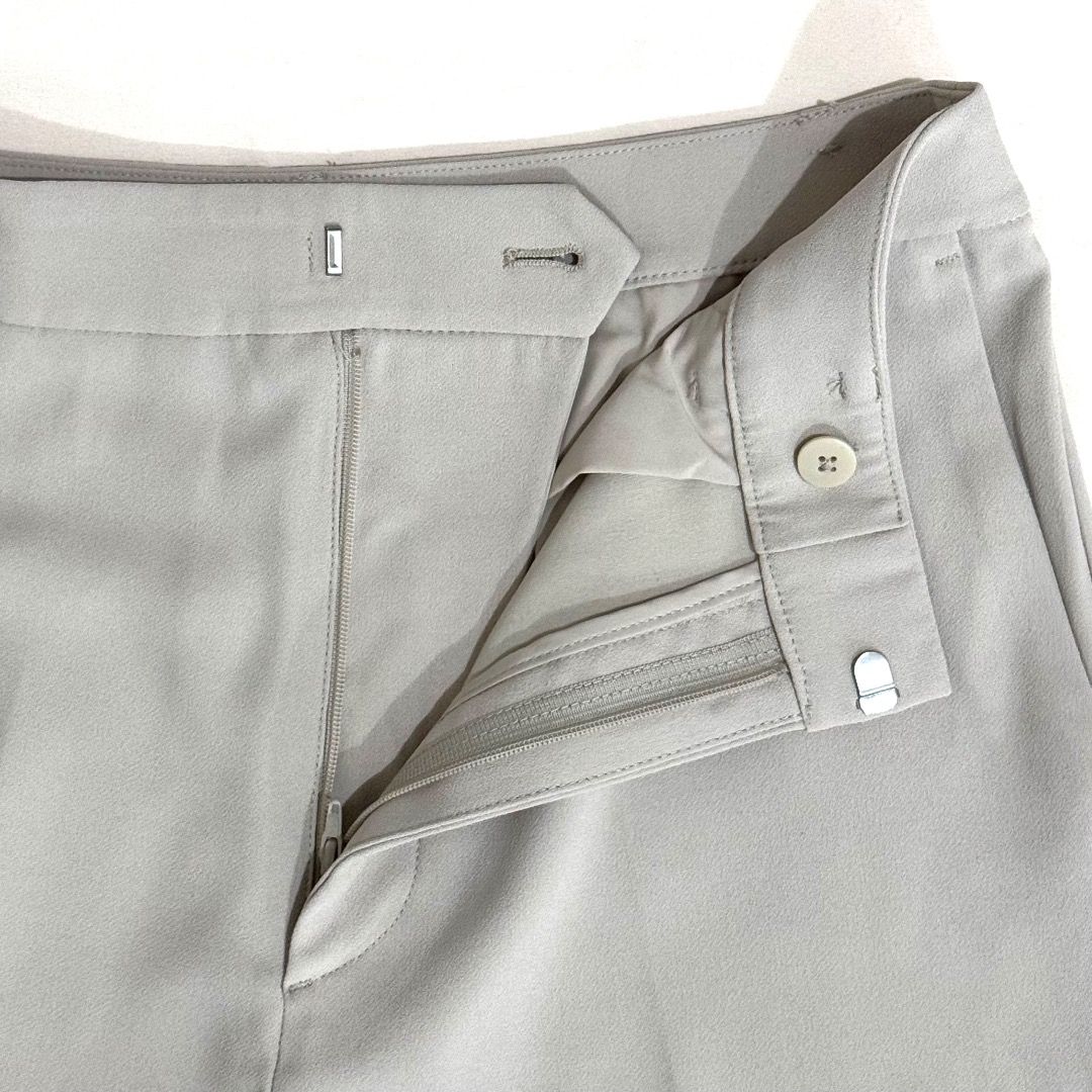 Uniqlo Drape Flared Pants (M) Beige Trousers (Category: Other Bottoms) located in Makati City. Submitted by mschea (Listing ID 1467537085, Image 2). Description: Used once only No flaws.