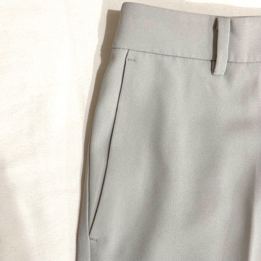 Uniqlo Drape Flared Pants (M) Beige Trousers (Category: Other Bottoms) located in Makati City. Submitted by mschea (Listing ID 1467537085, Image 3). Description: Used once only No flaws.