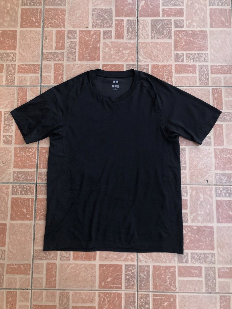 UNIQLO DRY-EX ACTIVE SHIRT (Category: Activewear) located in Cebu City. Submitted by thriftlangniedd (Listing ID 1467446998, Image 1). Description: Brandnew condition No issue Color rate 10/10 Size Large Dimes 22 x 28.