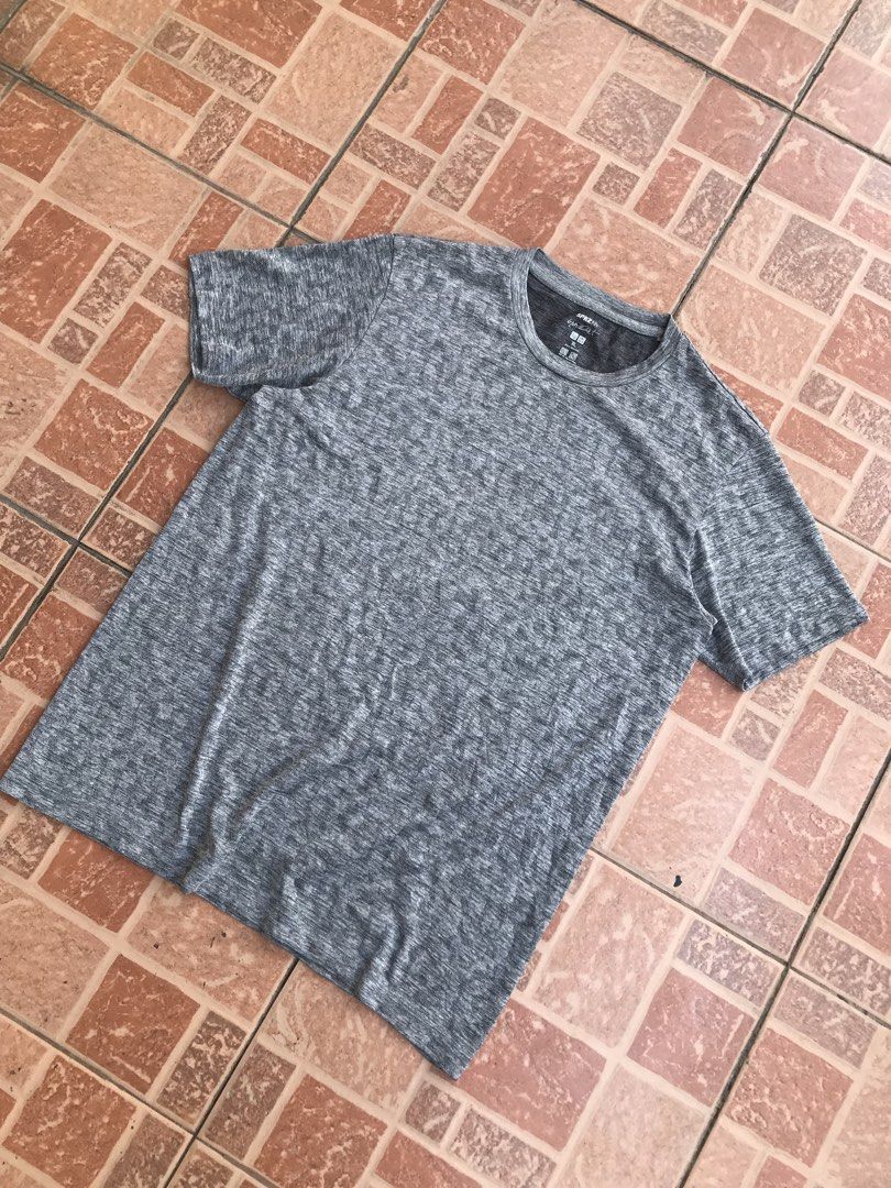UNIQLO DRY-EX SHIRT (Category: Activewear) located in Cebu City. Submitted by thriftlangniedd (Listing ID 1467447315, Image 2). Description: Size XL Dimes 22.5 x 28 No hidden issue Good as new condition Color rate 10/10.