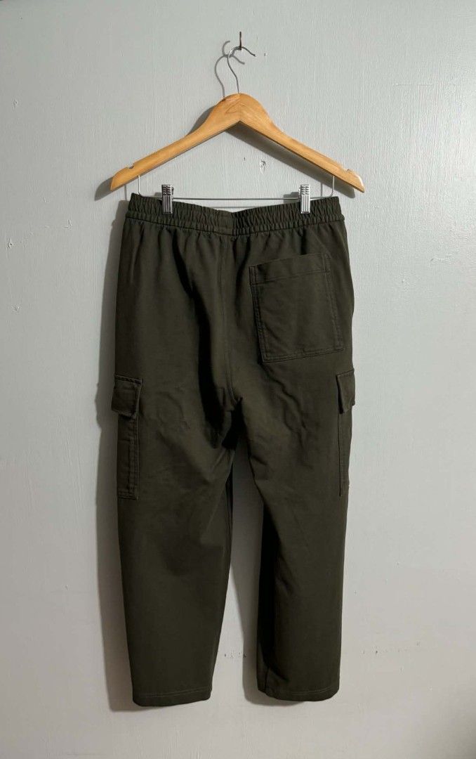 Uniqlo Easy Cargo Pants (Category: Jeans) located in Caloocan City. Submitted by collectorschoice_ (Listing ID 1467538009, Image 2). Description: Product Description: 📏Waist: 15, 📏Lenght: 37, 📏Leg Opening: 7.5 📌Color rate: 9.5/10 📌Condition: 9.5/10 📌Issue: ❌❌❌ 📌Last price: 850 Free shipping thru Jnt 📍All items are personal, washed and ready to wear.