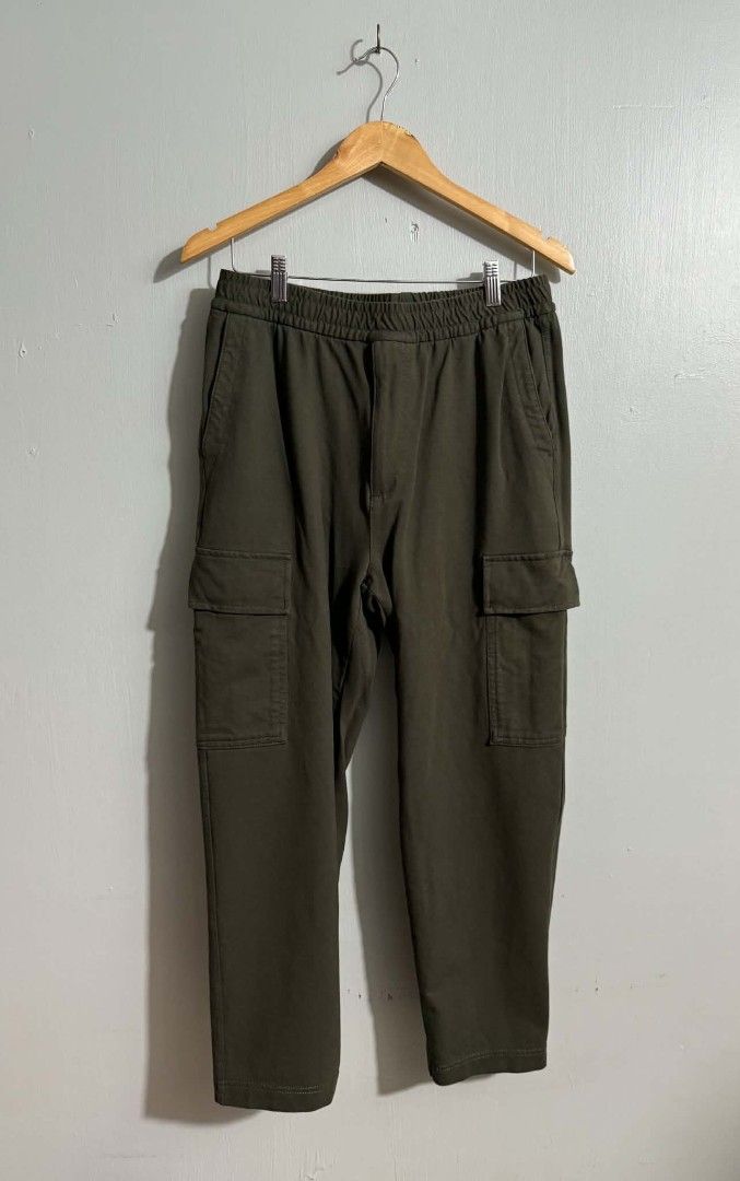 Uniqlo Easy Cargo Pants (Category: Jeans) located in Caloocan City. Submitted by collectorschoice_ (Listing ID 1467538009, Image 1). Description: Product Description: 📏Waist: 15, 📏Lenght: 37, 📏Leg Opening: 7.5 📌Color rate: 9.5/10 📌Condition: 9.5/10 📌Issue: ❌❌❌ 📌Last price: 850 Free shipping thru Jnt 📍All items are personal, washed and ready to wear.
