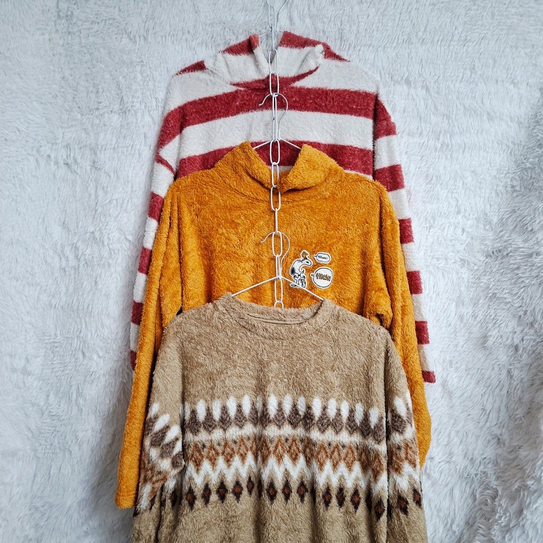 Uniqlo Fleece Long sleeves Medium (Category: Longsleeves) located in Mandaluyong City. Submitted by jjs_thrift_finds (Listing ID 1467582826, Image 1). Description: 350 each or 1k take all.