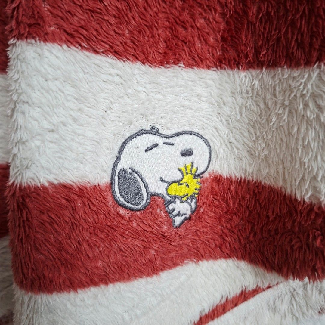 Uniqlo Fleece Long sleeves Medium (Category: Longsleeves) located in Mandaluyong City. Submitted by jjs_thrift_finds (Listing ID 1467582826, Image 3). Description: 350 each or 1k take all.