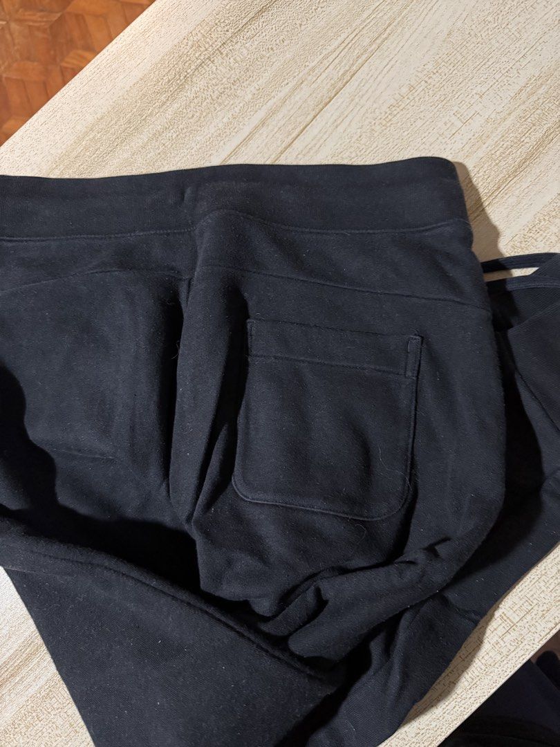 Uniqlo jogger pants (Category: Joggers) located in Quezon City. Submitted by vinceco8 (Listing ID 1467564053, Image 2). Description: .