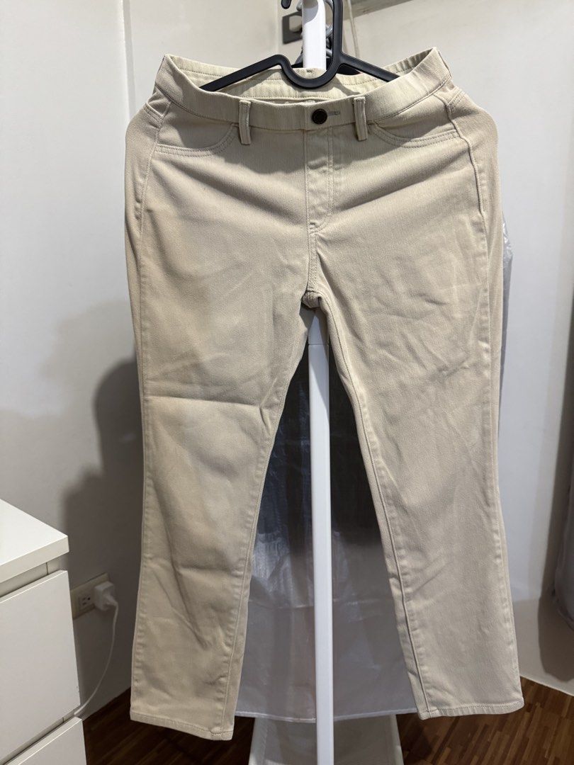 Uniqlo Khaki Legging Pants (Size S) (Category: Jeans) located in Taguig. Submitted by amaemags (Listing ID 1467516951, Image 1). Description: .