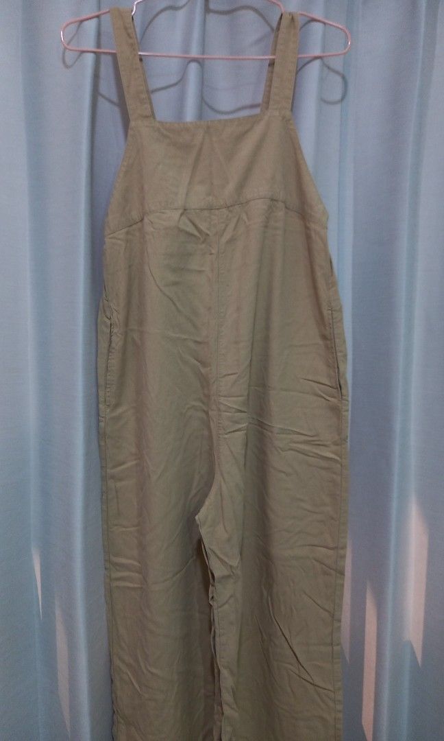 Uniqlo kids jumpsuit (Category: Jumpsuits) located in Quezon City. Submitted by fruitspunchsamurai14 (Listing ID 1467411902, Image 1). Description: size 160.