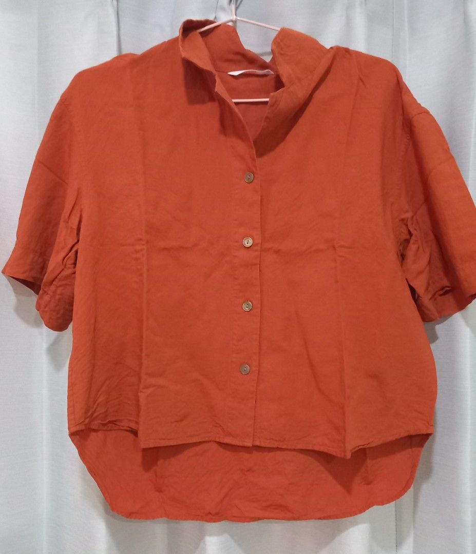 Uniqlo linen blend (Category: Blouses) located in Quezon City. Submitted by fruitspunchsamurai14 (Listing ID 1467412368, Image 1). Description: small.