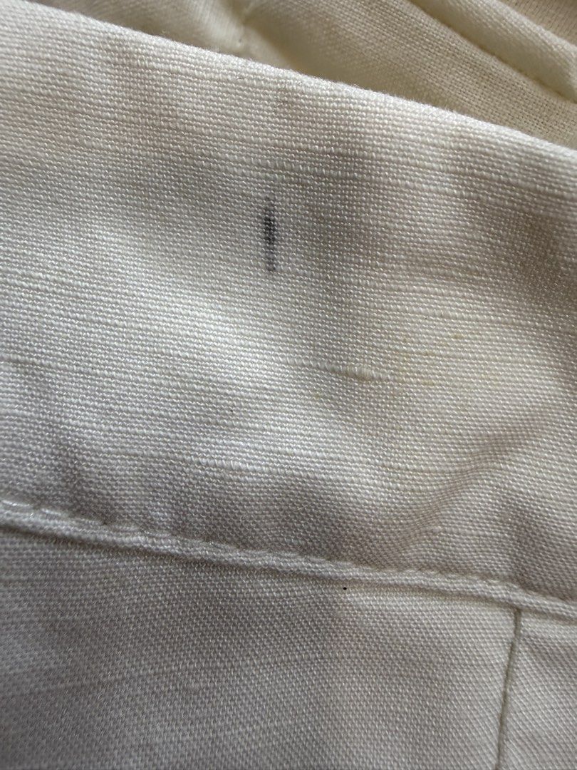 Uniqlo Linen OffWhite Skort (Category: Shorts) located in Iloilo. Submitted by dabyladaby2 (Listing ID 1467486825, Image 3). Description: Store Bought Never Used , No tags With little stain but not noticeable. .