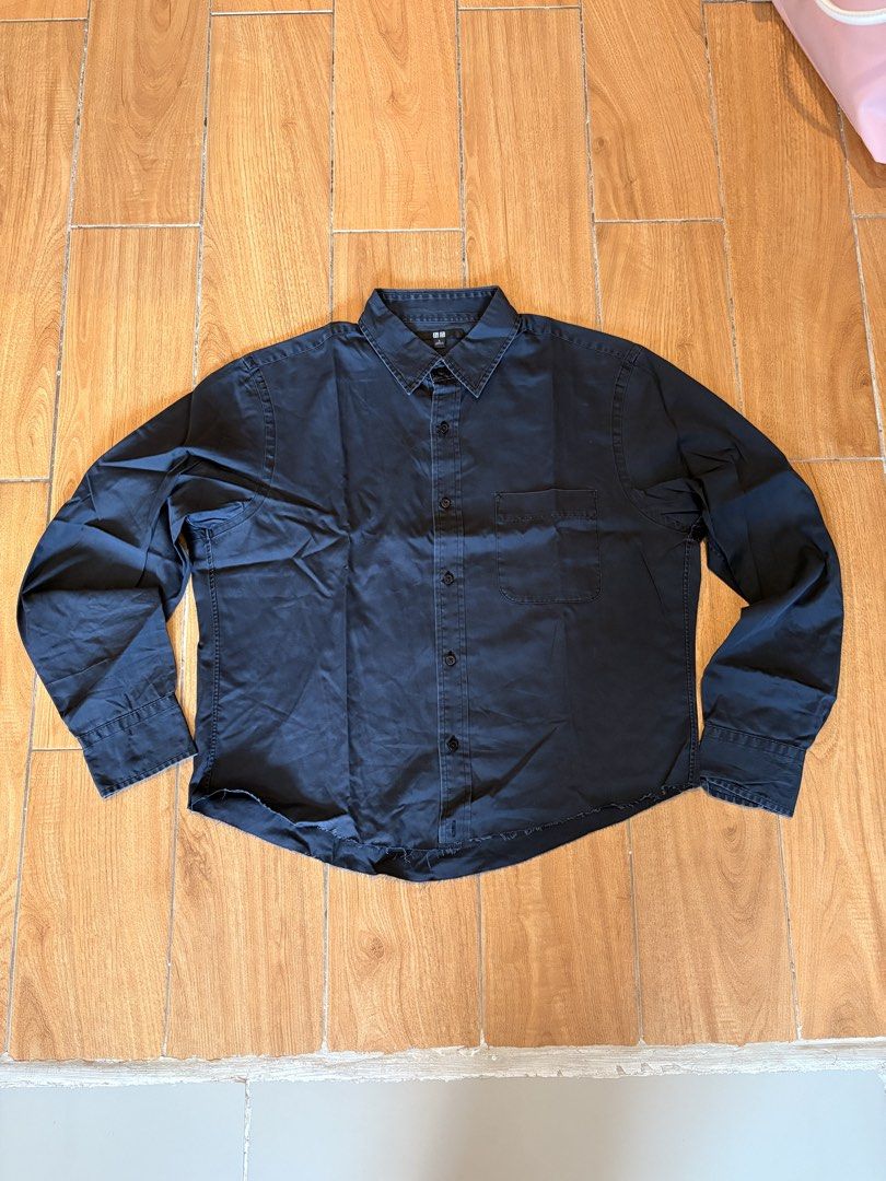Uniqlo Long Sleeve Polo (Category: Longsleeves) located in Mandaluyong City. Submitted by boopiefinds (Listing ID 1467404716, Image 1). Description: Dimes: 24 length x 21 width.