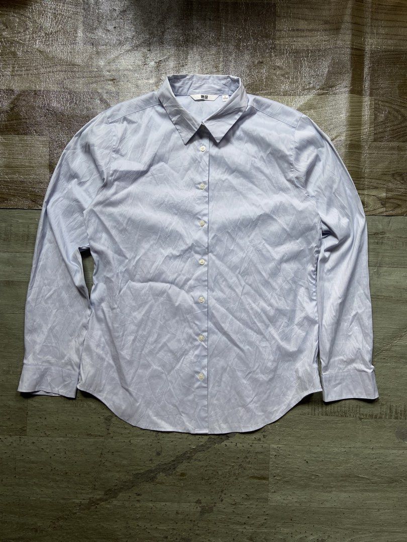 Uniqlo Longsleeve Polo (Category: Longsleeves) located in Panabo. Submitted by thrifty.red (Listing ID 1467402548, Image 1). Description: width:18 length:26 Excellent Condition.