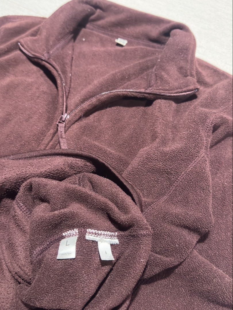 Uniqlo Maroon Zip-Up Fleece Jacket (Category: Coats, Jackets and Outerwear) located in La Trinidad. Submitted by christian_dutch (Listing ID 1467562074, Image 3). Description: - Brand: Uniqlo - Item: Fleece jacket - Color: Maroon - Fit: Regular fit for easy everyday wear - Features: Full zip front, high collar, two side pockets - Material: Soft, warm fabric ideal for cold weather - Condition: Excellent, no major flaws found.