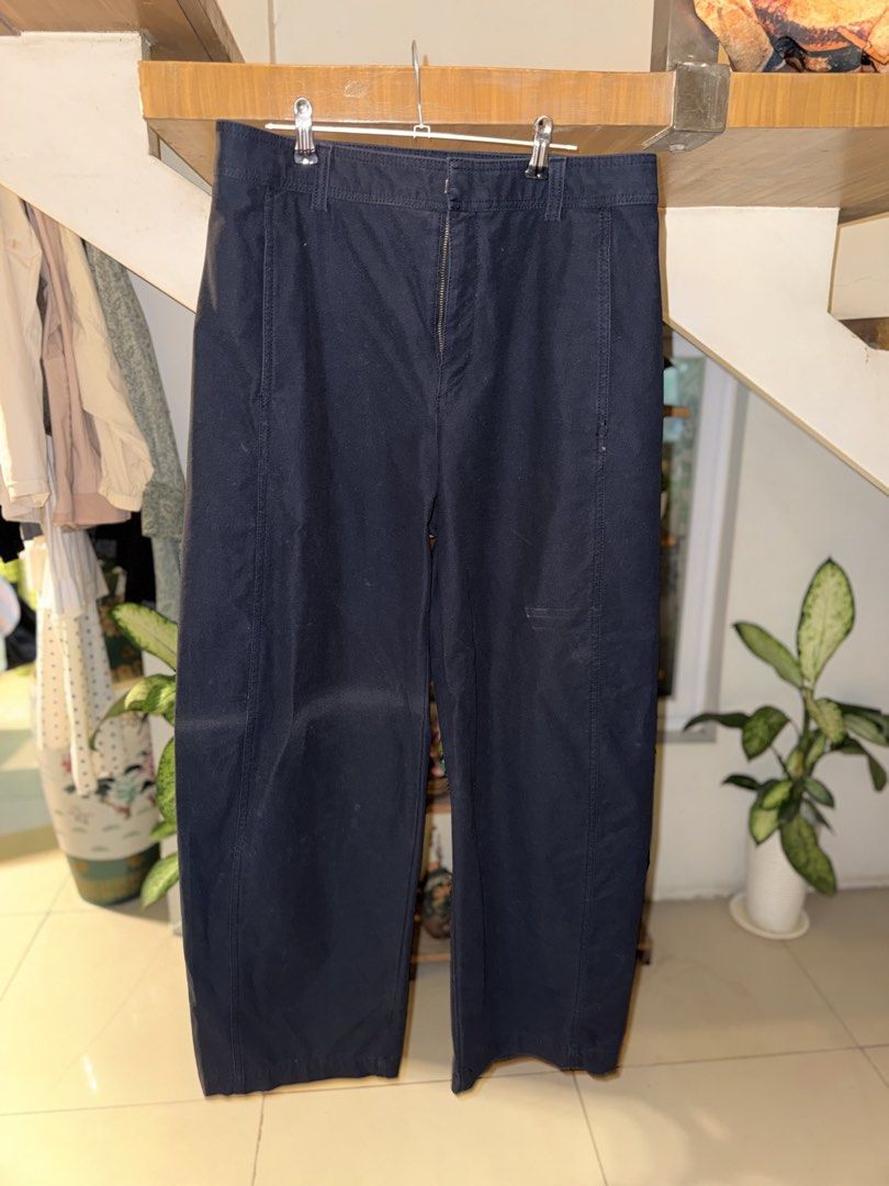 Uniqlo Navy Blue Barrel Jeans (Category: Jeans) located in Manila. Submitted by clalala.fire (Listing ID 1467530012, Image 1). Description: - size: XL.
