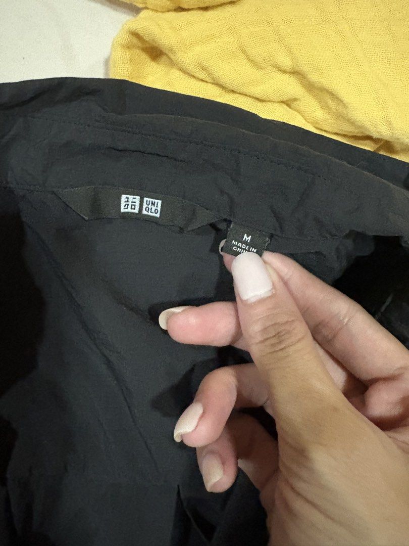 Uniqlo Oxford Boxy Polo (Category: Shirts) located in Quezon City. Submitted by jinnysells (Listing ID 1467463598, Image 3). Description: - Brand: Uniqlo - Color: black - Size: M - rfs: never been used, left in closet .