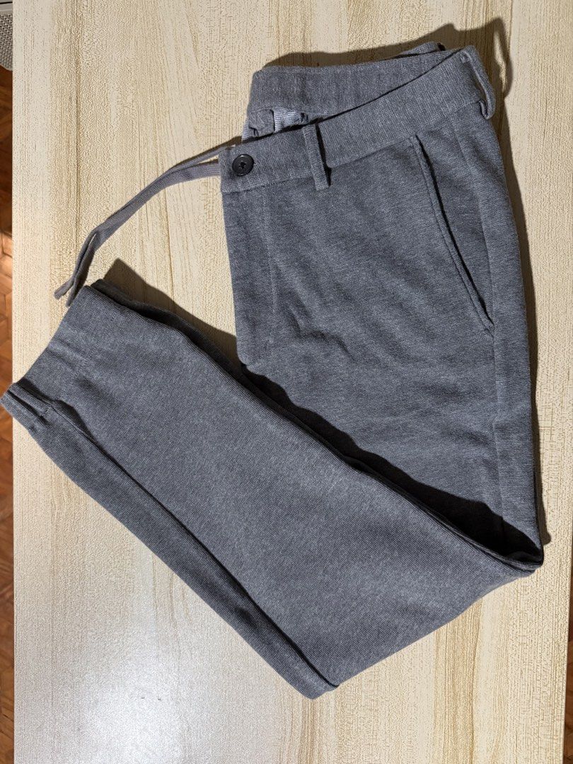 Uniqlo pants (Category: Trousers) located in Quezon City. Submitted by vinceco8 (Listing ID 1467563777, Image 1). Description: .