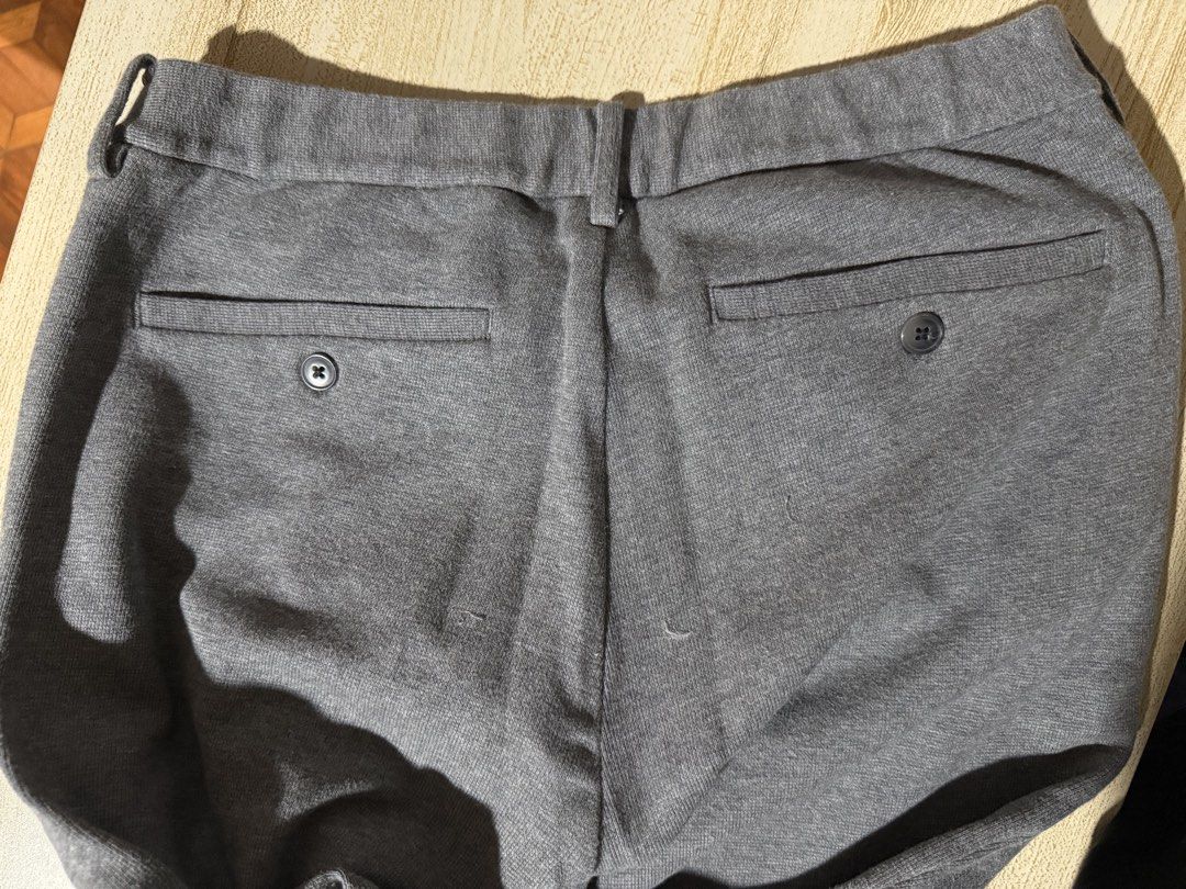 Uniqlo pants (Category: Trousers) located in Quezon City. Submitted by vinceco8 (Listing ID 1467563777, Image 2). Description: .