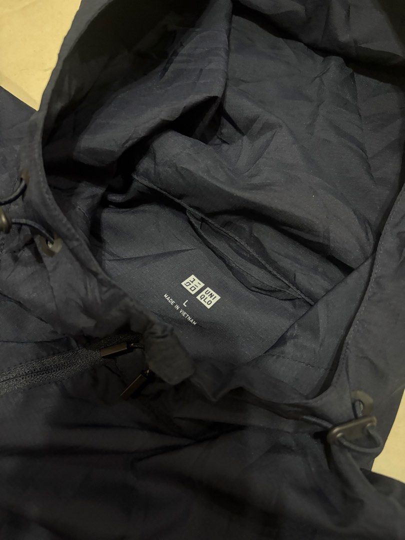 Uniqlo Parka Jacket (Category: Coats, Jackets and Outerwear) located in Iligan City. Submitted by thrift4dayz (Listing ID 1467451358, Image 2). Description: Size: Large Almost brand new condition .