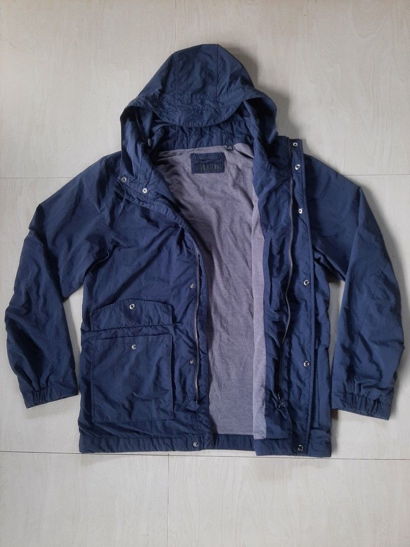 UNIQLO Parka jacket (Category: Coats, Jackets and Outerwear) located in Himamaylan. Submitted by thriftsouth6108 (Listing ID 1467543571, Image 2). Description: Uniqlo parka jacket Dimes: 21 x 27 Medium on tag As new No issue Can do shipping nationwide J&T courier Dm to purchase 📤 - Color: Navy with grey inner lining - Size: Medium (Made in Vietnam) - Closure: Full zip and snap button front - Hood: Attached with adjustable drawstrings - Pockets: 