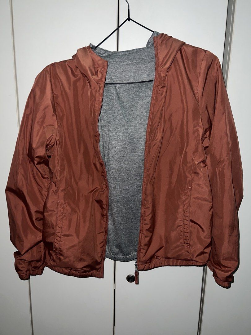 Uniqlo Pink & Gray Reversible Parka (Category: Coats, Jackets and Outerwear) located in Manila. Submitted by galspreloved00 (Listing ID 1467394581, Image 1). Description: Size Small No Flaws Gray and Salmon Pink Color Shipping: Lalamove/Grab Express/Pick up in QC .