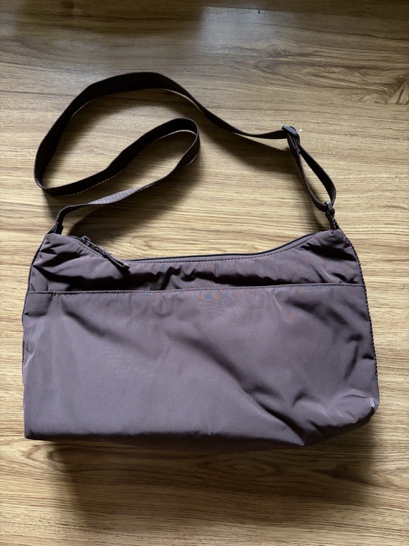 Uniqlo Two Way One Handle Bag (Category: Shoulder Bags) located in San Pedro. Submitted by nikkiabc.777 (Listing ID 1467403374, Image 1). Description: Uniqlo 2 Way One Handle Bag - color: brown - used twice only; no flaws - spacious, has many pockets and compartments - water repellent finish - can be unisex - can be bidy bag or shoulder bag; adjustable strap.