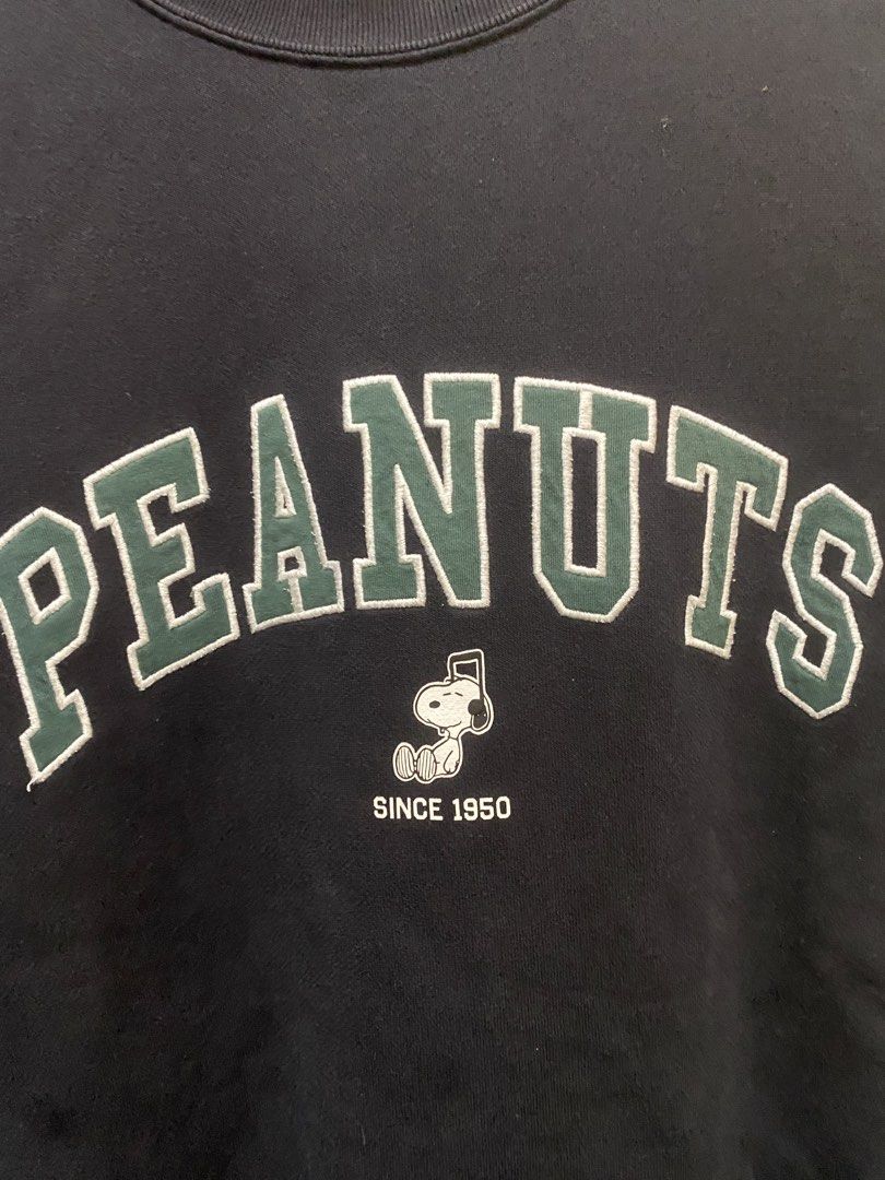 Uniqlo UT Peanuts Snoopy Sweatshirt Size M (Category: Coats, Jackets and Outerwear) located in Taguig. Submitted by enzonfriends (Listing ID 1467379344, Image 2). Description: Dimes:22/26 RFS:Declutterring Condition: Excellent / Well-maintained .